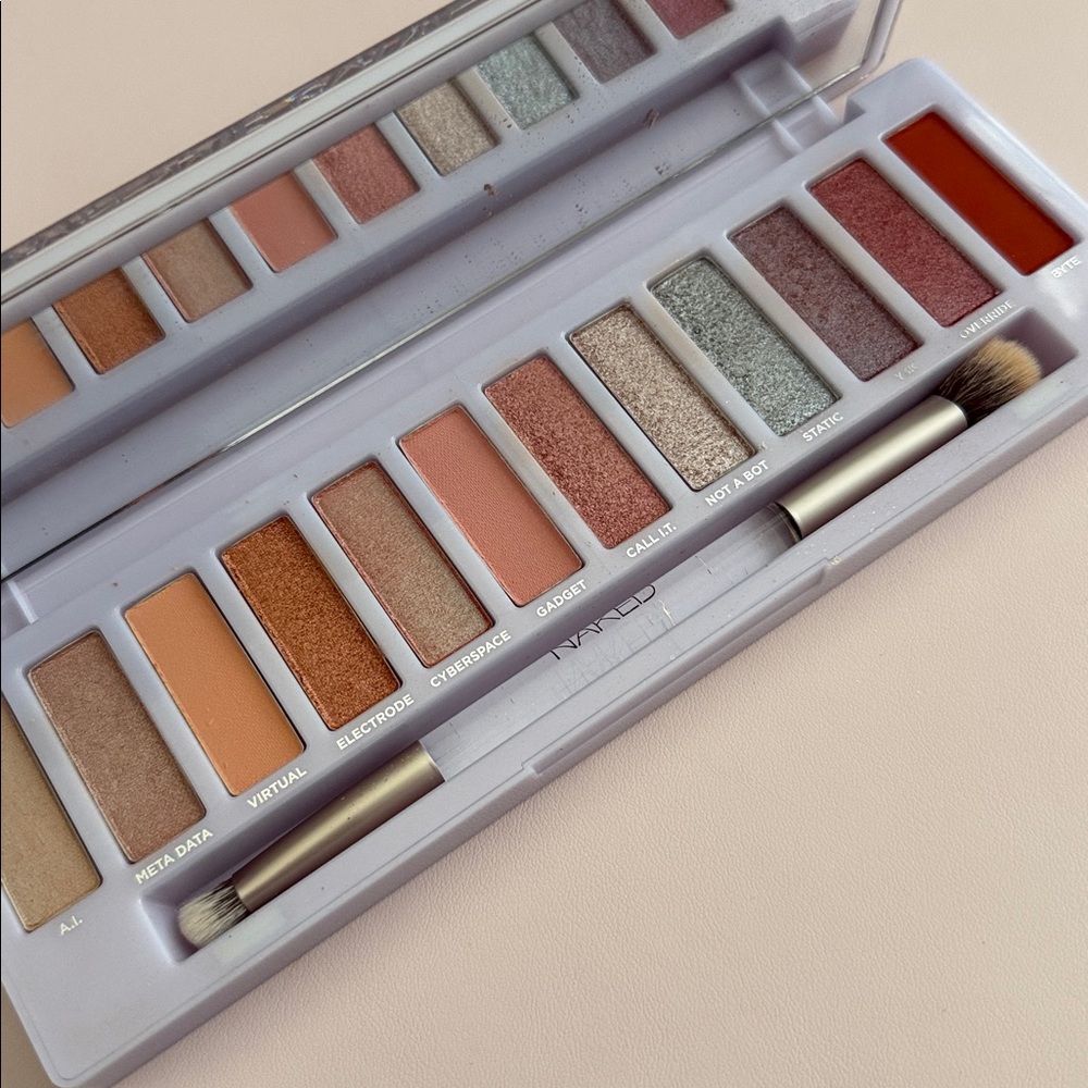 NAKED URBAN DECAY CYBER Neutral Eyeshadow Palette - Picture 3 of 5